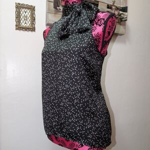 Black and White Star Pattern Sleeveless Blouse With Tie At Neck